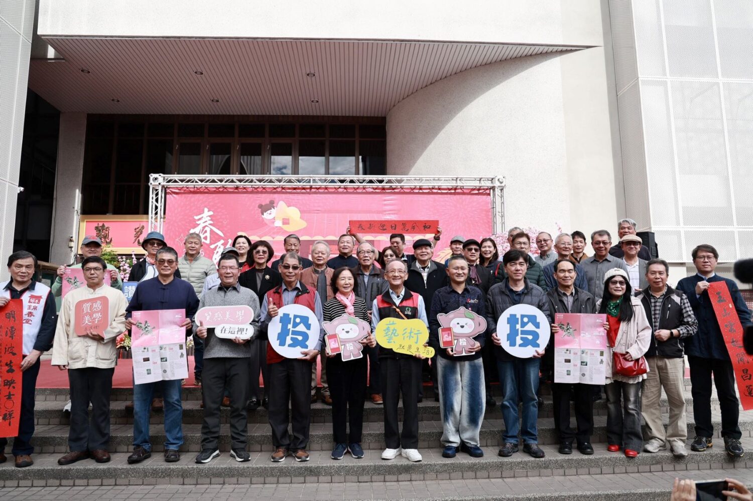 新春揮毫  32位書法名家現場書寫送春聯