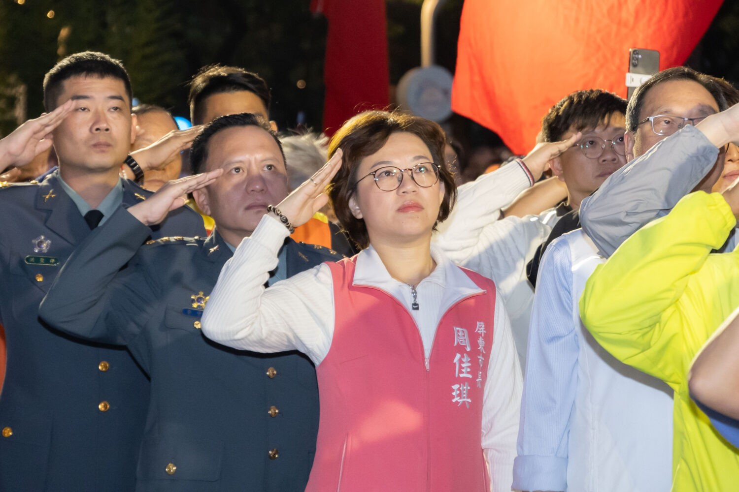 屏東市元旦升旗健走 市長周佳琪率上萬民眾齊步迎新年