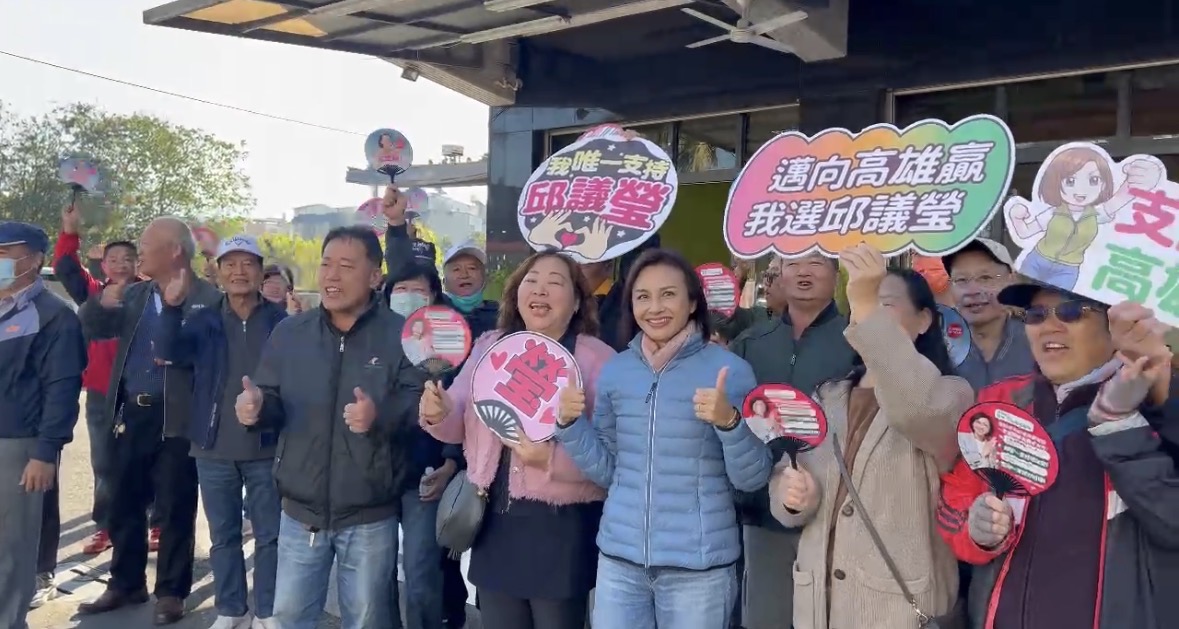 邱議瑩出發全市大車掃、從本命區旗美出發 鄉親熱情歡呼:凍蒜!