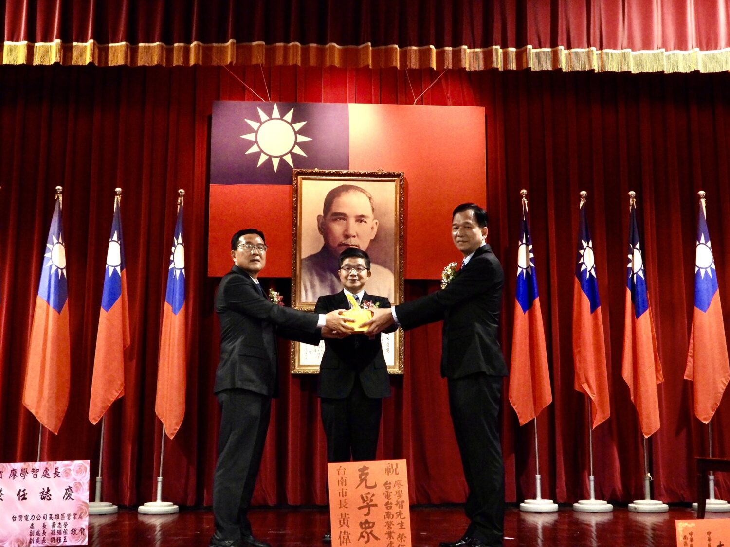 台電台南區處新卸任交接 黃銘宏監交廖學智正式就任