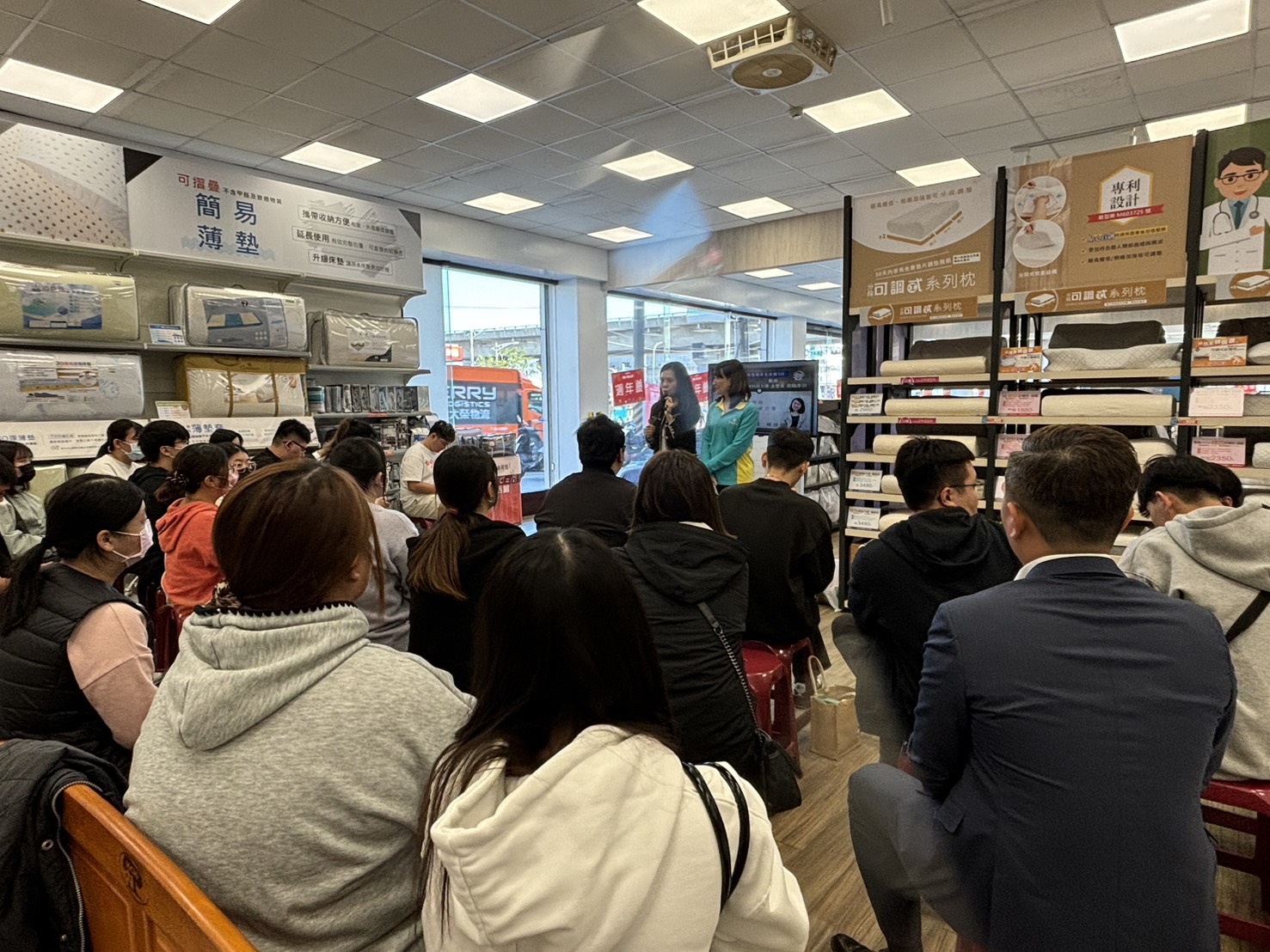 樹德科大企管系走進億進寢具 學習南霸天精神