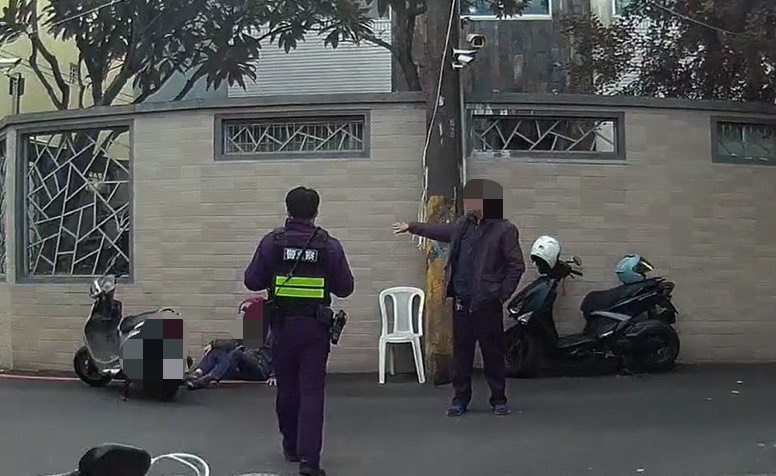 七旬翁精神不濟坐倒路邊　永康警連2日暖心護翁返家