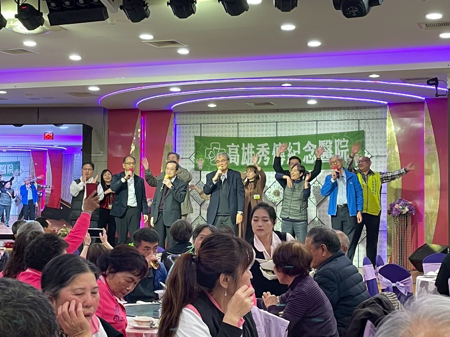 高雄秀傳紀念醫院舉辦年末志工感恩晚會 共享溫馨時刻 高雄秀傳紀念醫院舉辦年末志工感恩晚會 共享溫馨時刻