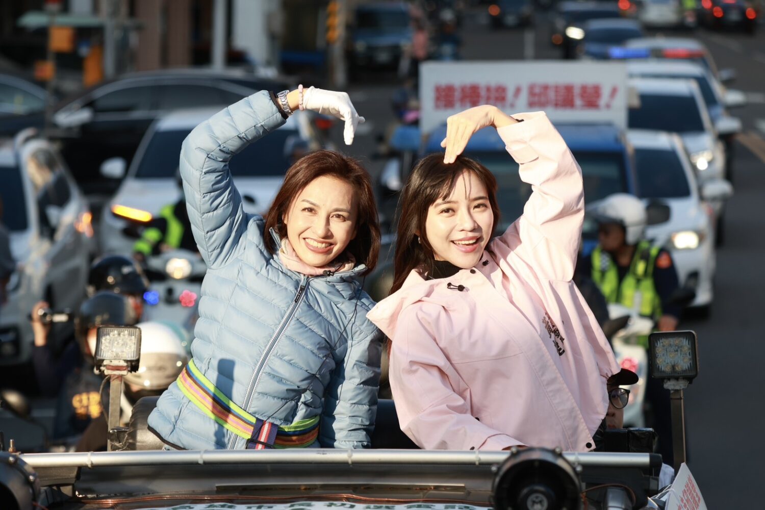 合體黃捷、蔡其昌 超級週末衝刺市區! 邱議瑩獲年輕世代力挺氣氛熱絡」 合體黃捷、蔡其昌 超級週末衝刺市區! 邱議瑩獲年輕世代力挺氣氛熱絡」