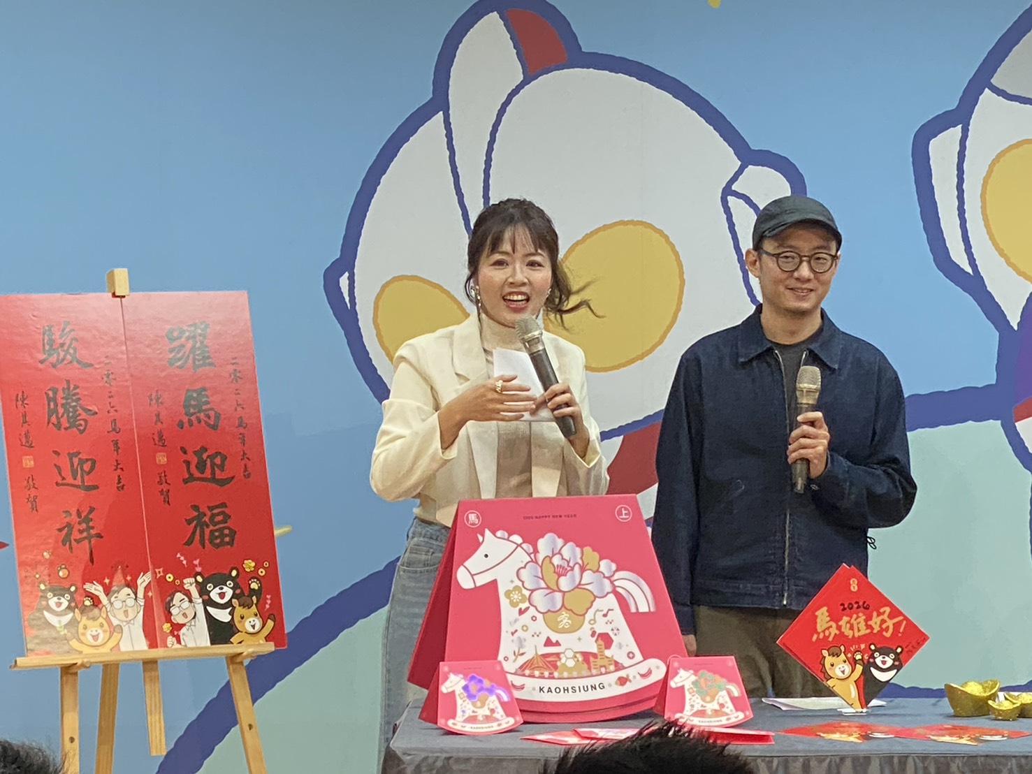 陳其邁開箱新春小物與超人力霸王提燈 陳其邁祝福市民「馬」上幸福