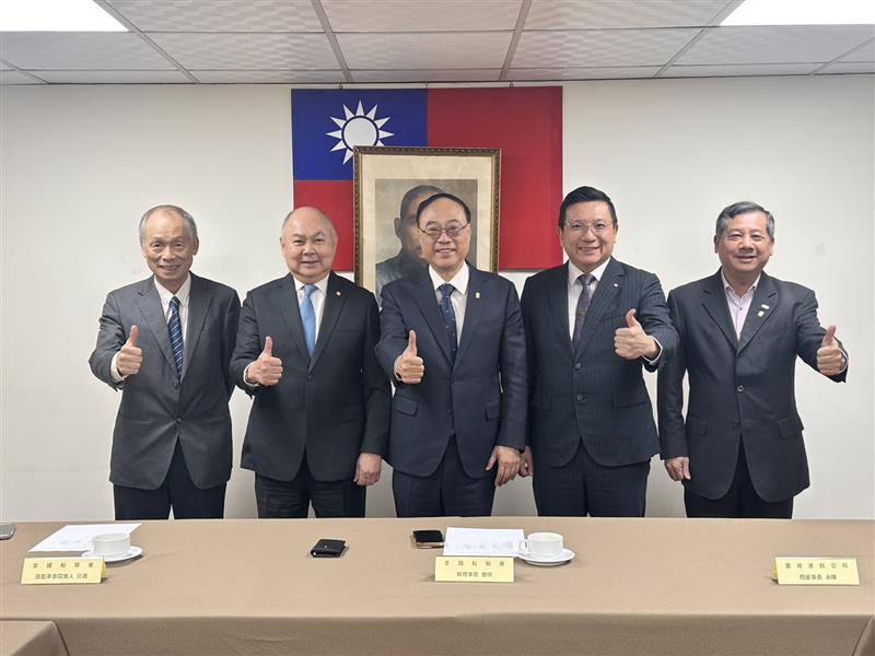 臺灣港務公司周永暉董事長傾聽業者心聲,推動貨櫃與散雜貨量能齊揚 臺灣港務公司周永暉董事長傾聽業者心聲,推動貨櫃與散雜貨量能齊揚