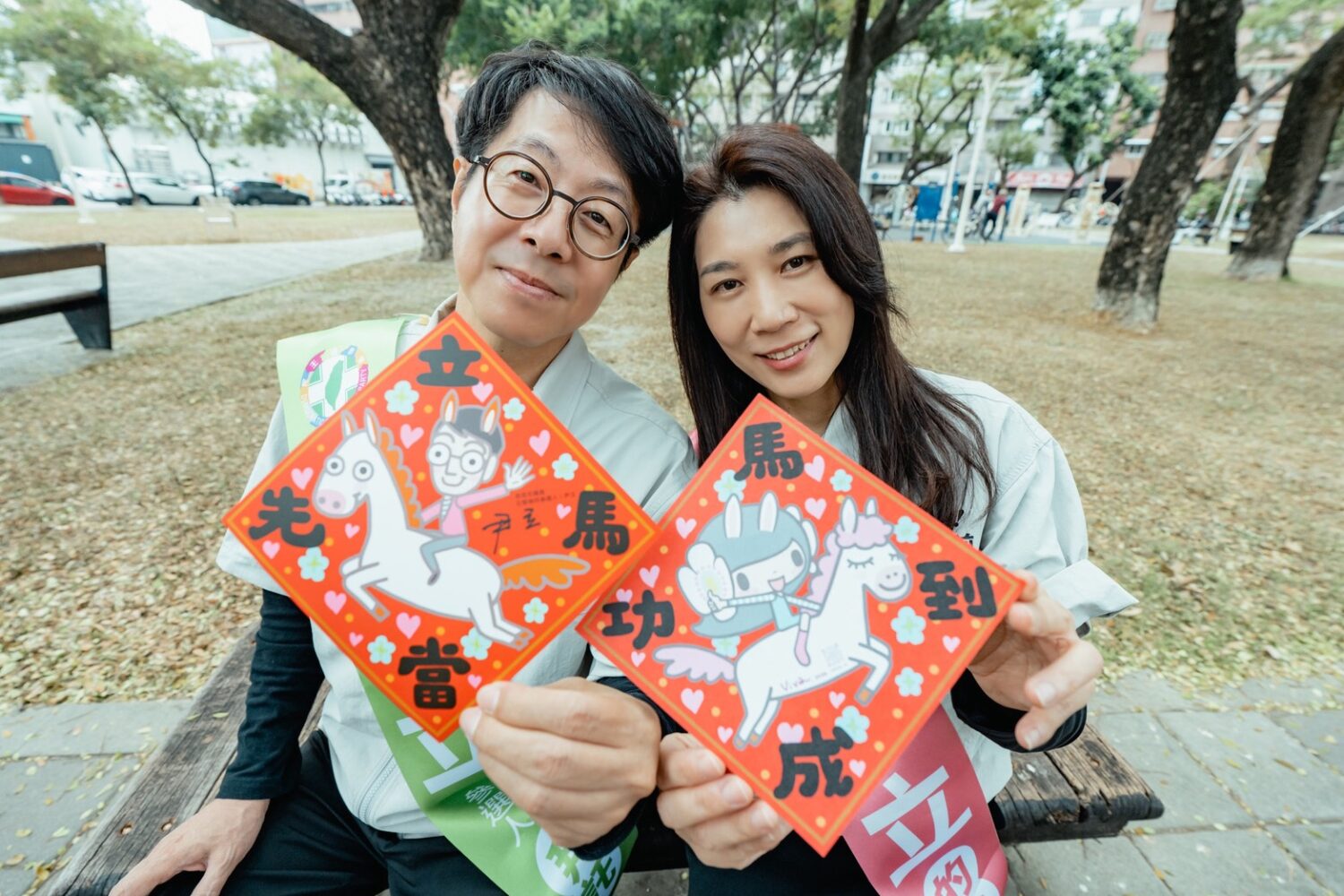 設計斗方向市民拜早年 尹立偕藝術家妻「萬歲少女」連跑三站　