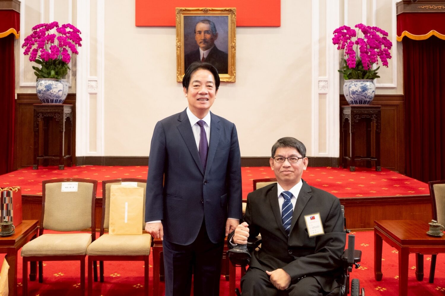 高市所陳堂昇榮膺全國模範公務人員 賴總統暖心拍肩讚「不簡單」！