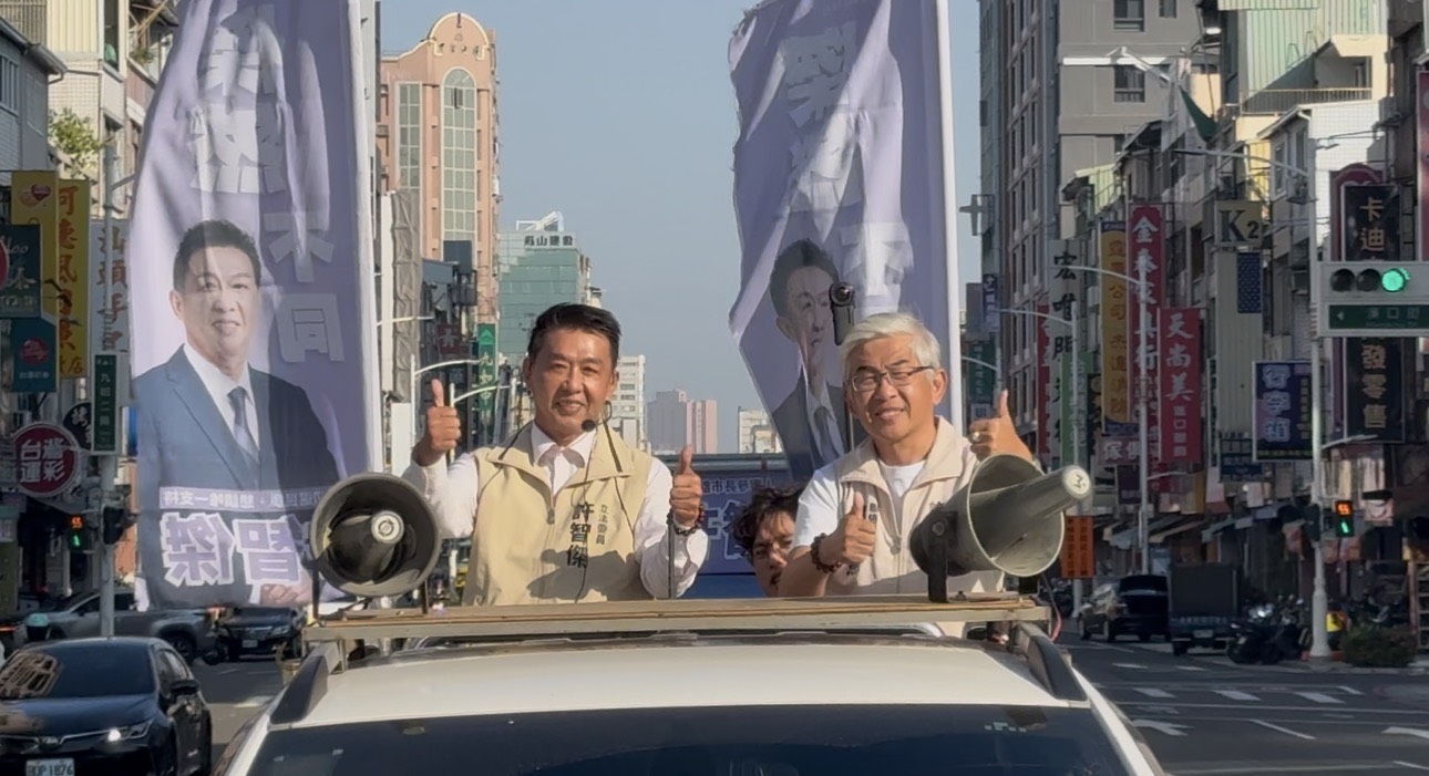 陳其邁公開肯定他的市政熟稔度 許智傑發布新宣傳 允諾會成為「全民市長」
