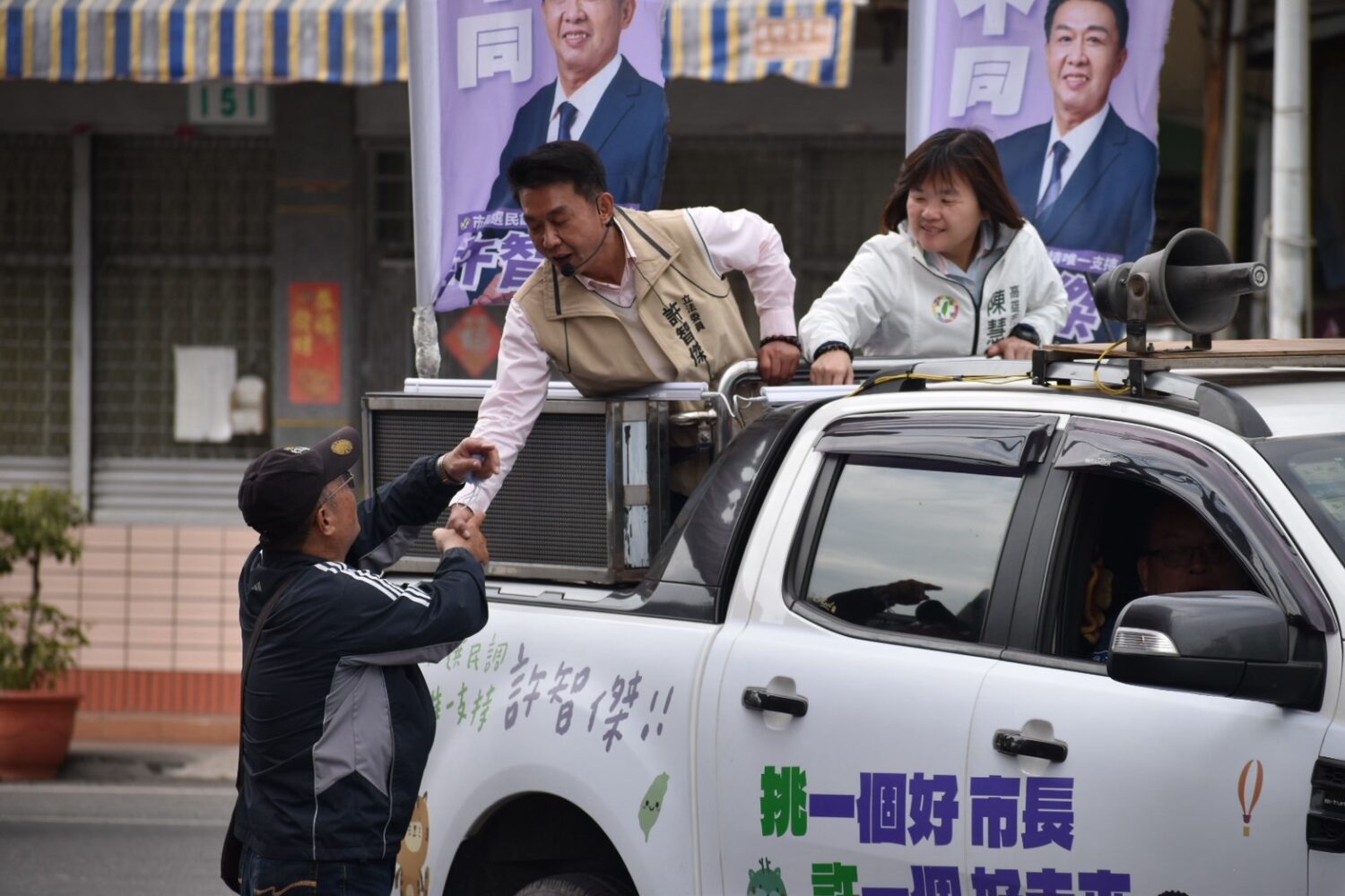 許智傑黃金週拚場不停 馬不停蹄林園早市拜票+旗山美濃車掃 民眾大喊「傳陳市政」!