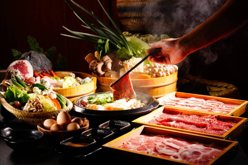 ▲翰品酒店高雄品日料餐廳鍋物吃到飽，集結海陸食材。（圖/高雄翰品酒店提供）