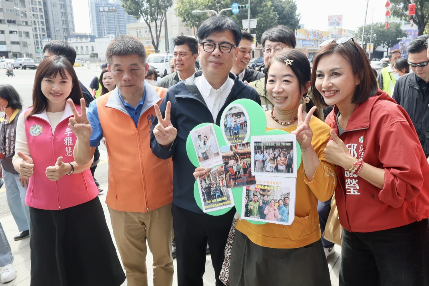 陳其邁祈小年夜走春5區8廟 祝願國泰民安