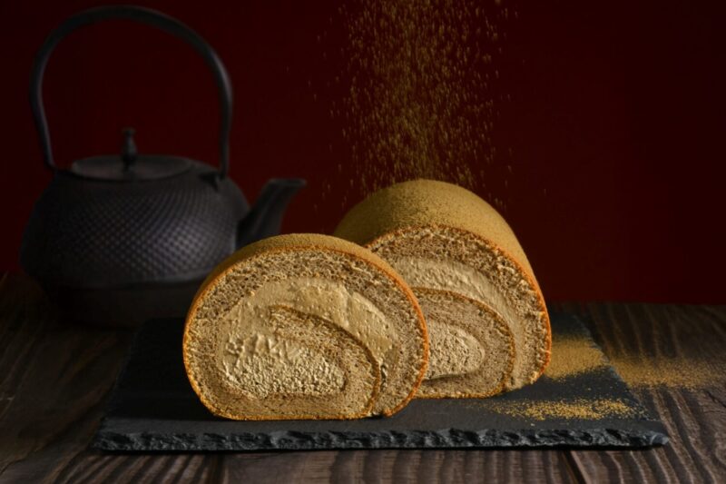 ▲焙茶粉加量1.5倍，亞尼克極濃宇治焙茶生乳捲，售價699元。（圖/提亞尼克供）