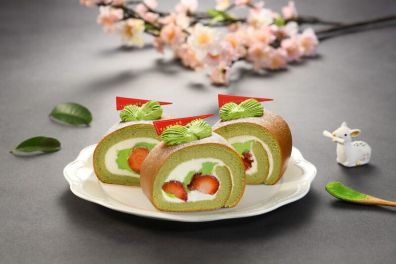 ▲天作之合的風味，亞尼克新品宇治抹茶鮮莓生乳捲切片，售價175元。（圖/提亞尼克供）
