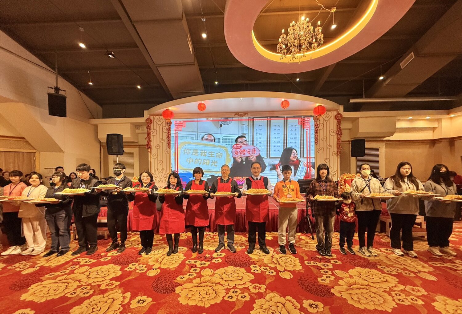 寒冬圍爐愛傳承  新竹榮服處「相見歡」 認養人與學子溫情團圓