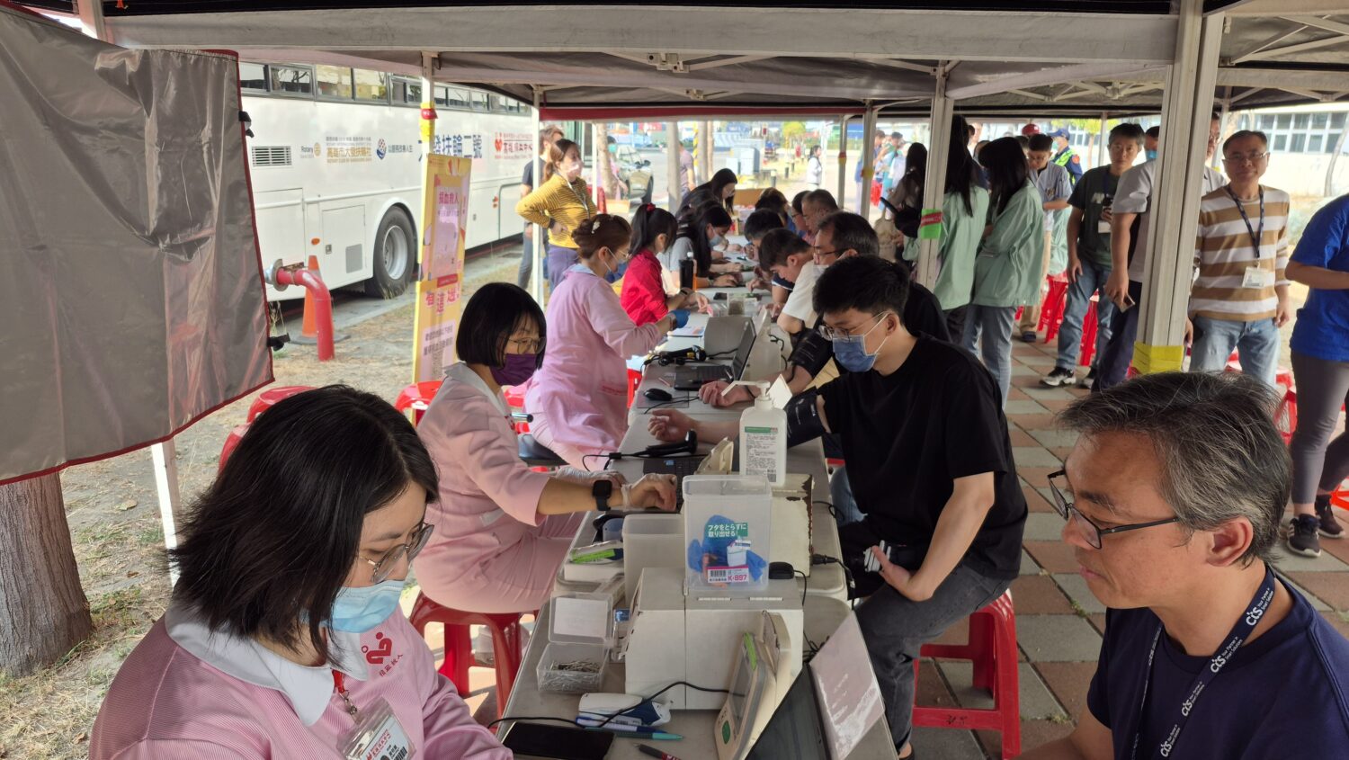 園管局高屏分局聯合14家廠商熱血開春！  募血近85,000 c.c.
