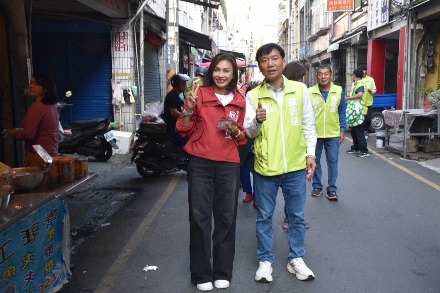 蔡昌達選情告急 邱議瑩陪同林園掃街拜票