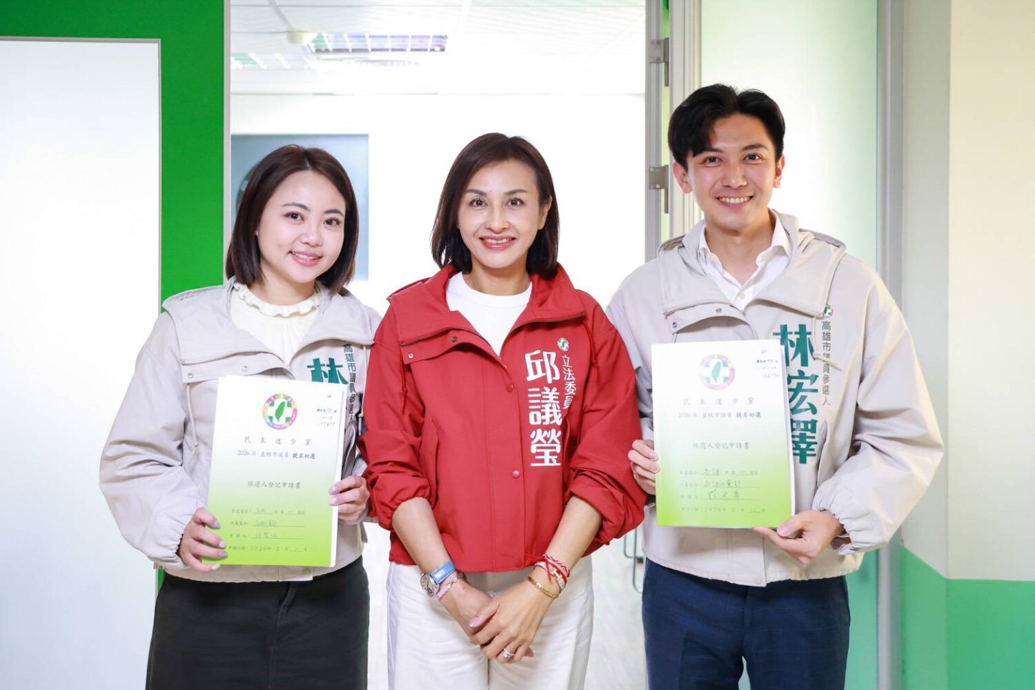 邱議瑩為子弟兵登記站台 「議員初選唯一支持林浤澤、林慧欣」