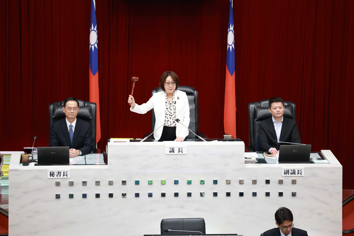 高雄市議會臨時會閉幕  陳其邁率市府團隊感謝致意