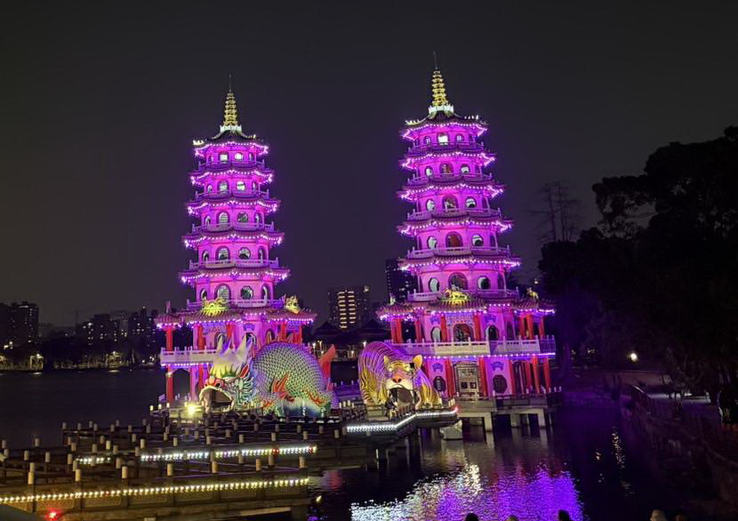 白天走春人潮滿滿，張以理：蓮池潭夜晚燈光倒映更顯左營風景魅力！