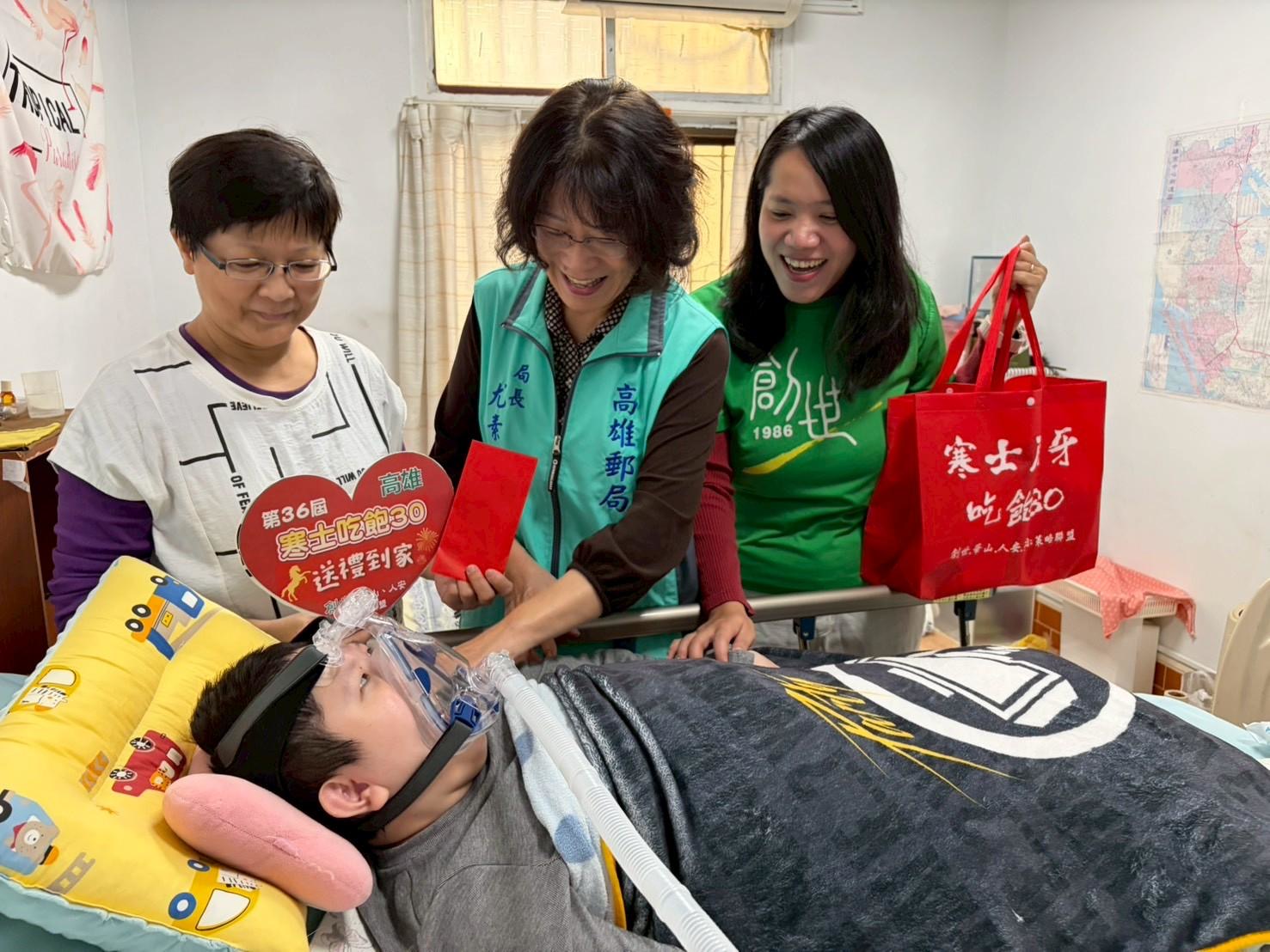 高雄郵局響應寒士吃飽30 舉辦「郵心相連、傳愛永續」公益活動 高雄郵局響應寒士吃飽30 舉辦「郵心相連、傳愛永續」公益活動