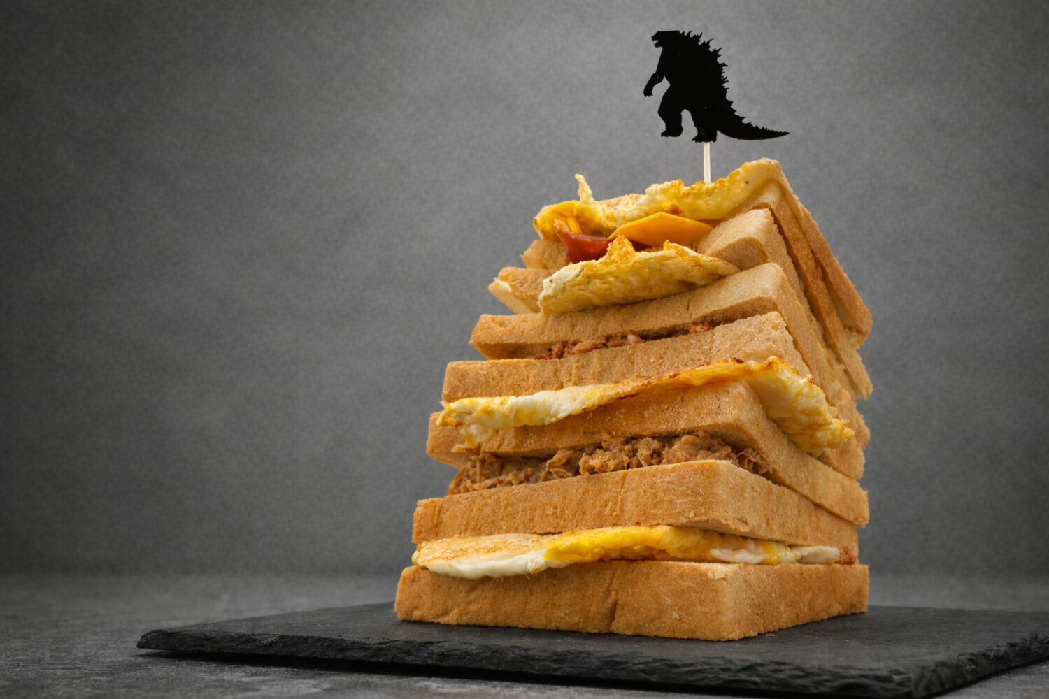 「擊餓超人 VS 爆食怪獸」出擊！ 高雄冬日遊樂園推出限定美食 30+在地名店拼創意  天天抽好禮