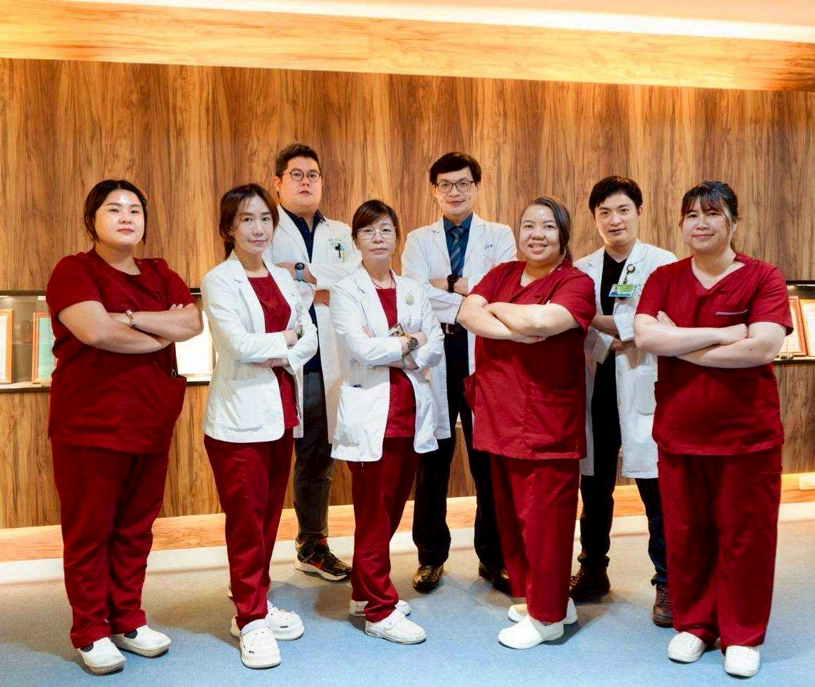 高齡長輩攝護腺肥大併發大出血　民生醫院泌尿科團隊緊急手術助妙手回香