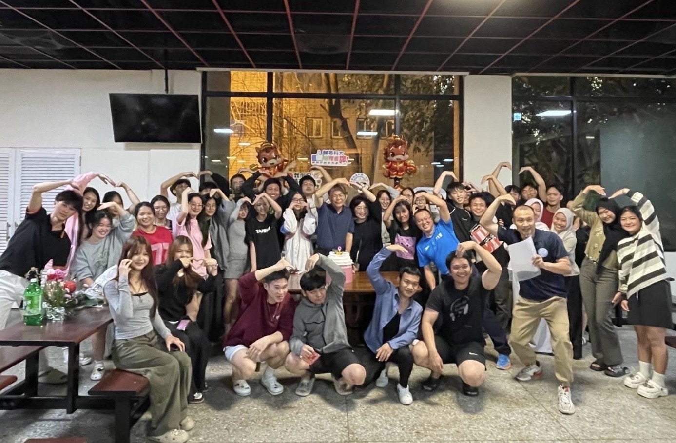 輔英科大小年夜以餃子傳情 讓僑生在台過好年 輔英科大小年夜以餃子傳情 讓僑生在台過好年