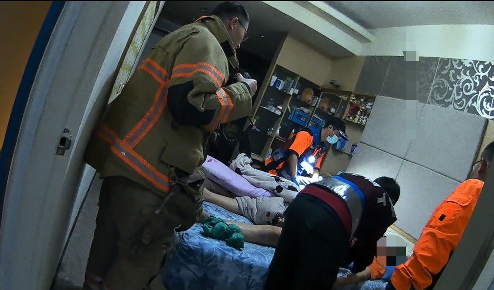 春節驚魂夜 永康警消里長攜手搶救五旬男子 春節驚魂夜 永康警消里長攜手搶救五旬男子