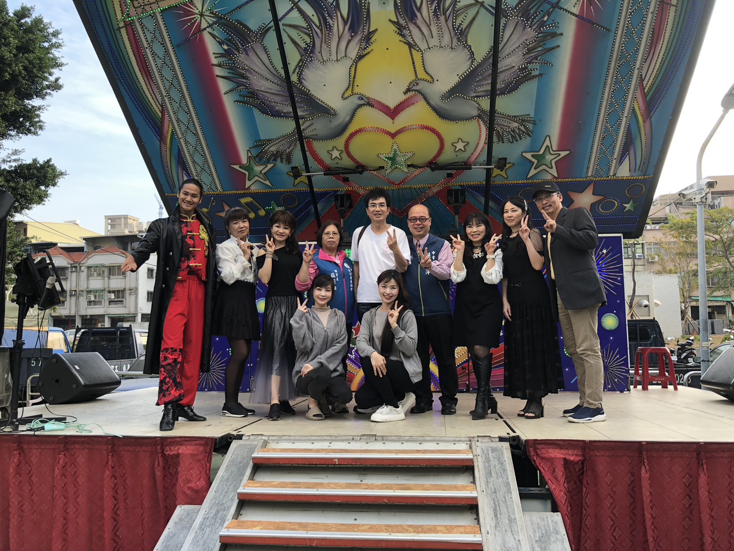 金馬有福迎新春 樂齡想溫馨關懷協會理事長蘇莉湘聯手地方單位邀書法名家楊國茂大師揮毫送春聯 金馬有福迎新春 樂齡想溫馨關懷協會理事長蘇莉湘聯手地方單位邀書法名家楊國茂大師揮毫送春聯