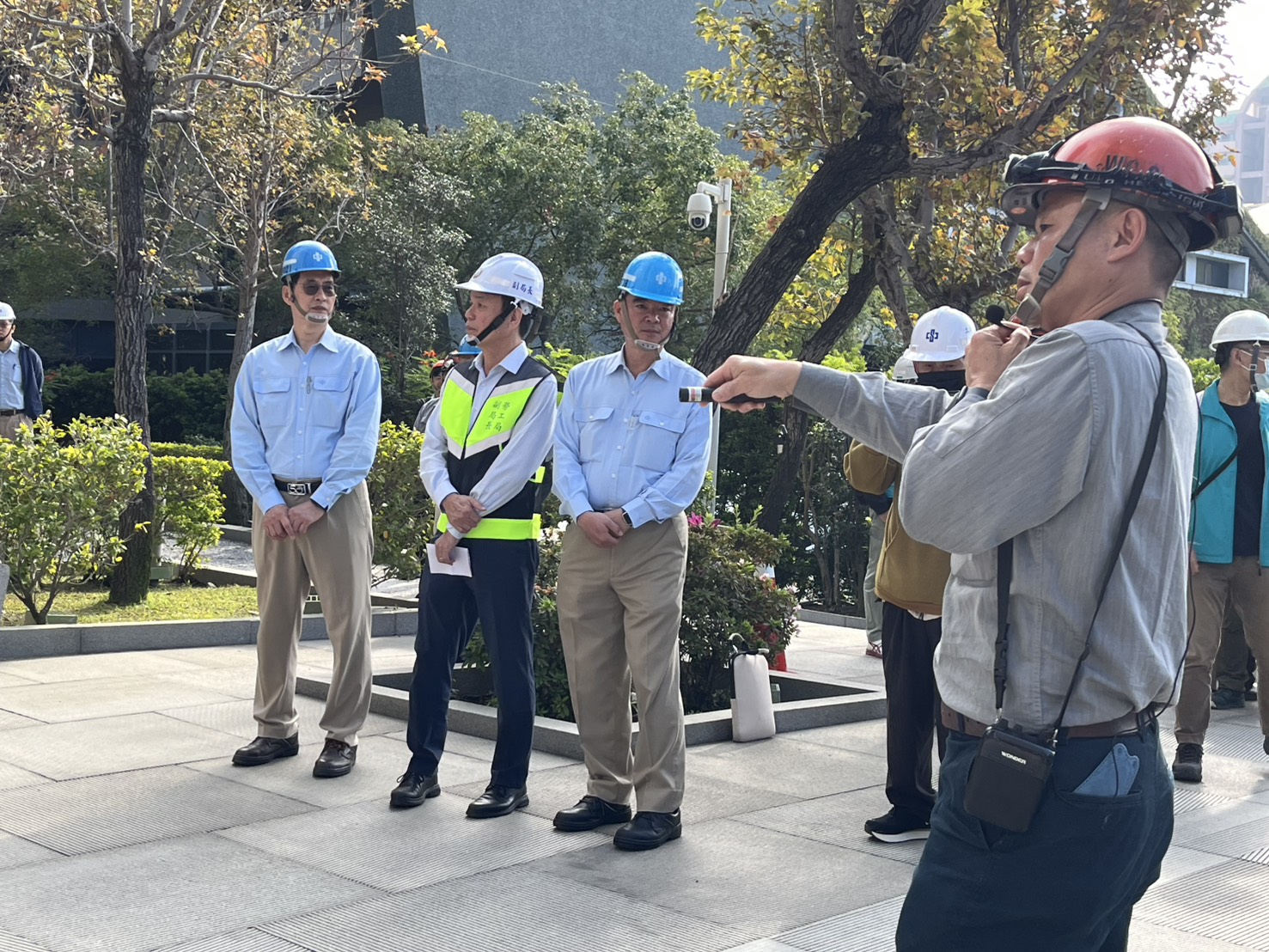 勞工局於中鋼總部舉辦大樓外牆清洗作業安全觀摩