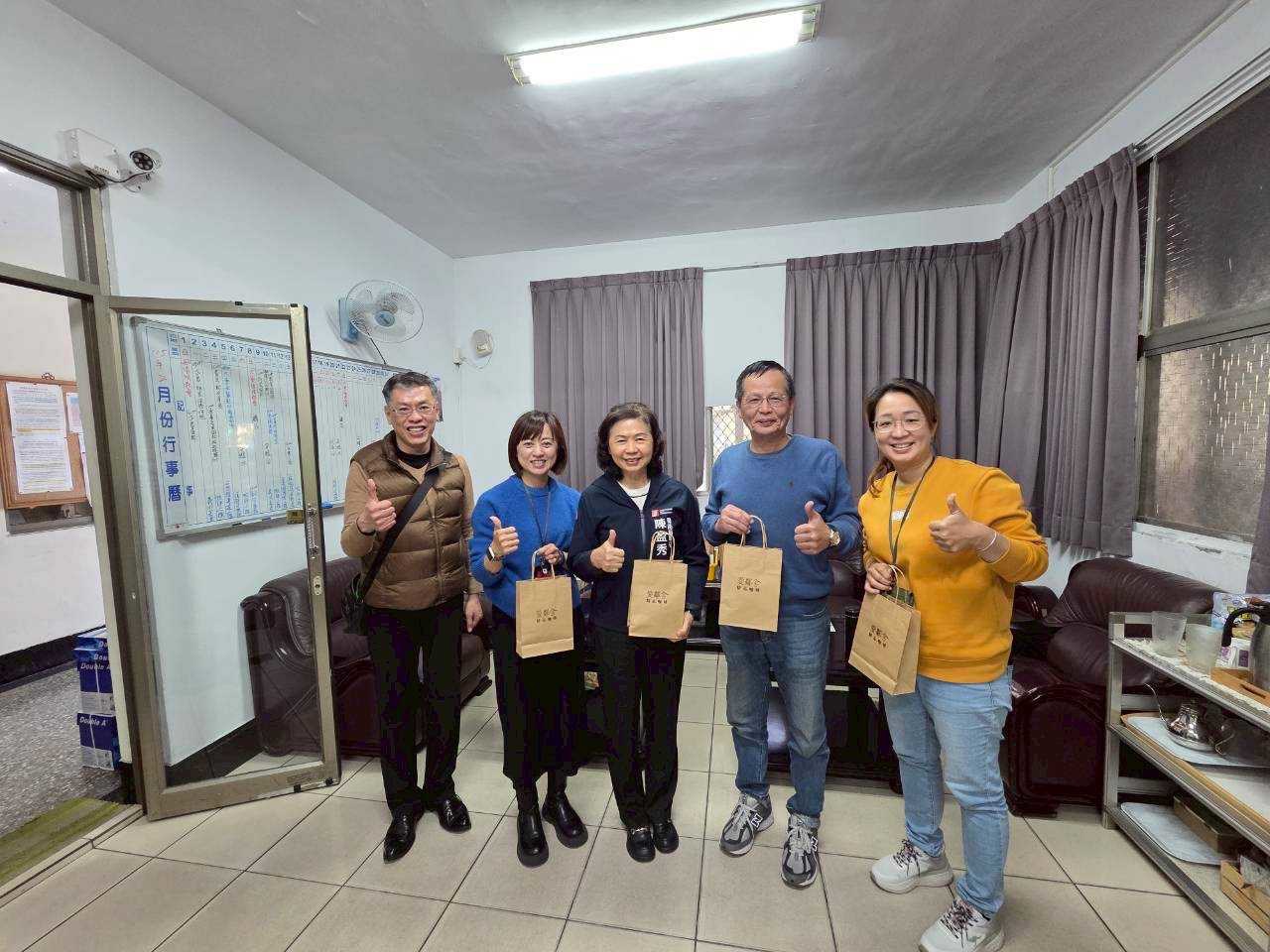 高雄市毒防局春節前夕關懷藥癮中途之家 傳遞溫暖祝福與復元力量