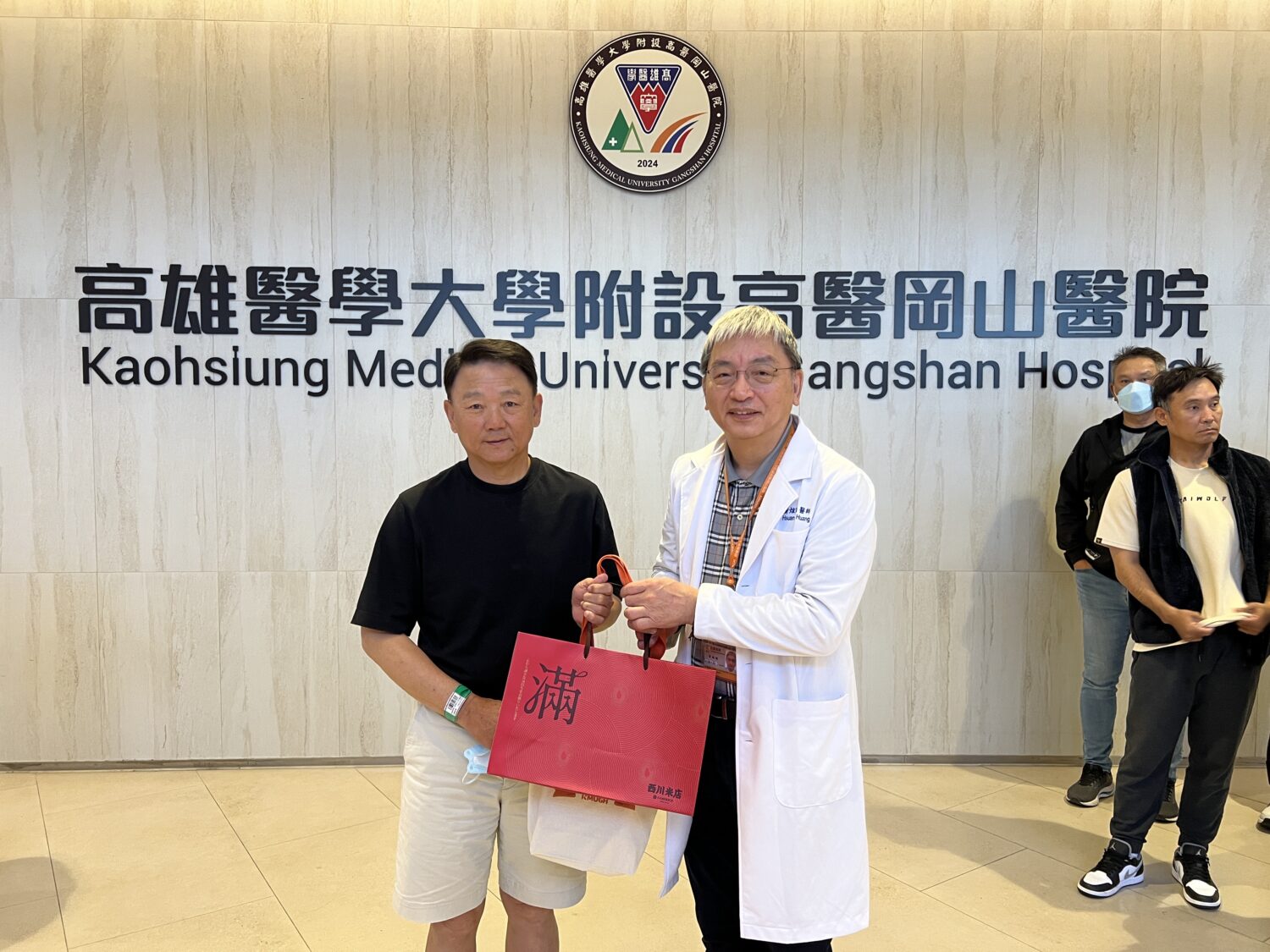 台鋼雄鷹職棒隊至高醫岡山醫院進行2026年度健康檢查 院長親自規劃 守護教練與球員健康「做伙拚」