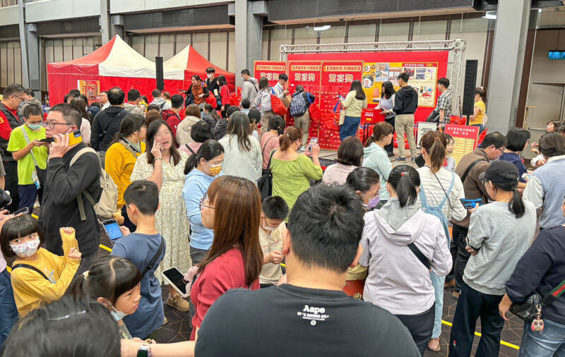 ▲初一預購福袋買氣旺_會員參加踴躍。（圖/新光三越高雄左營店提供）