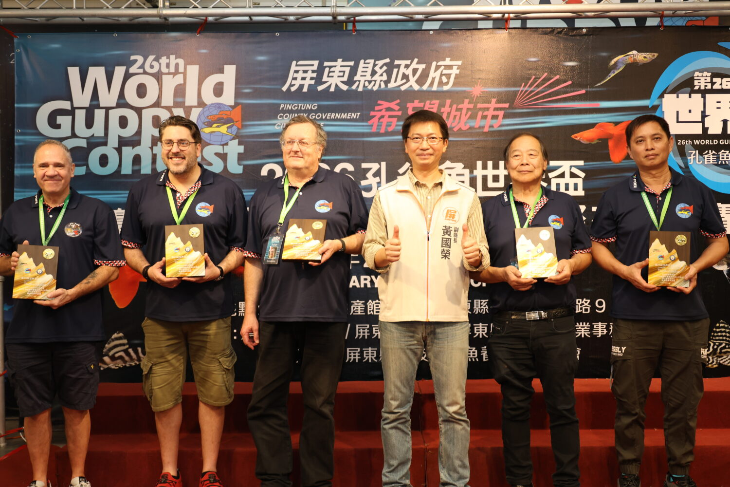 世界級孔雀魚游進屏東農業物產館 場面熱烈溫馨