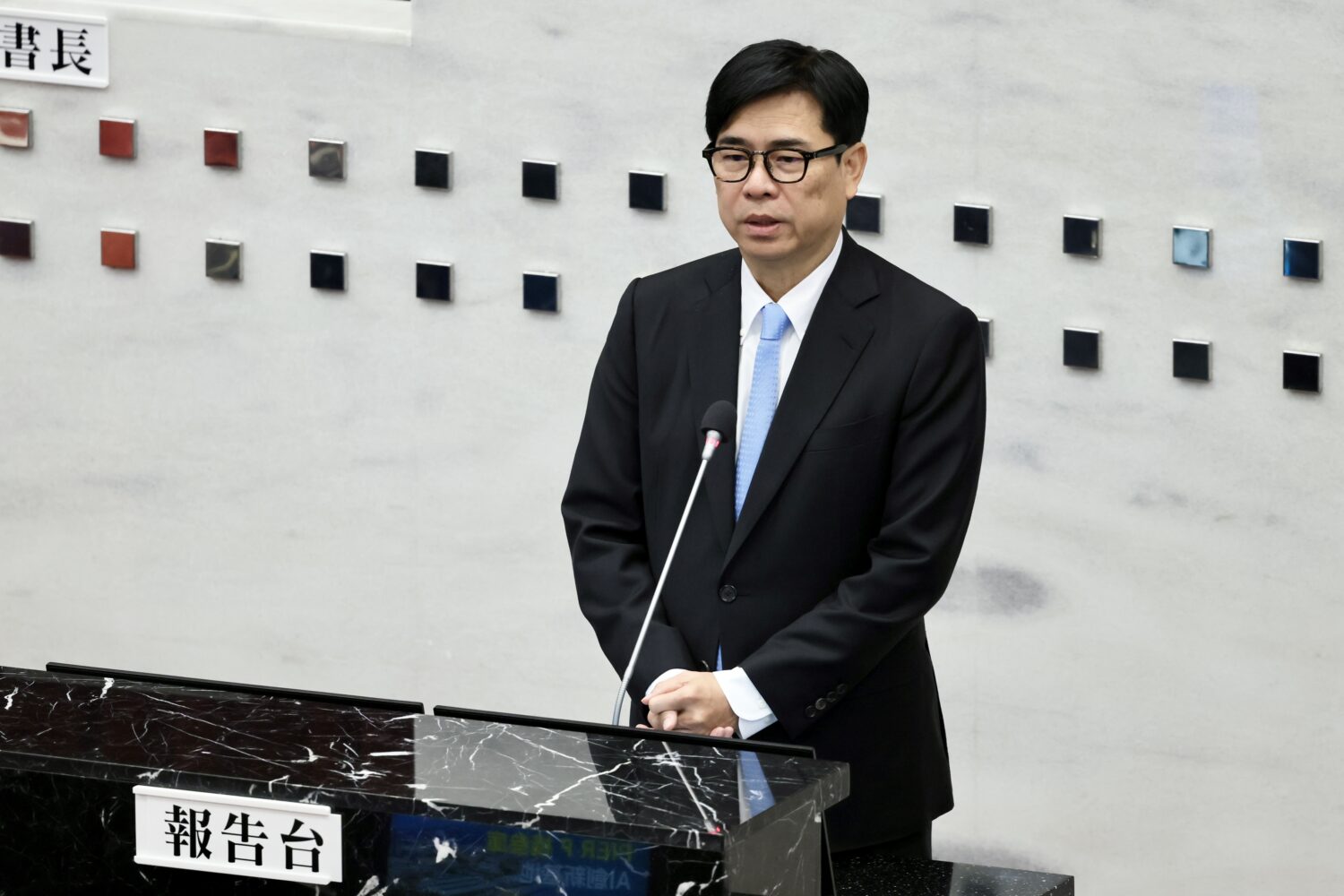 高雄市長陳其邁赴議會報告、細數施政成果