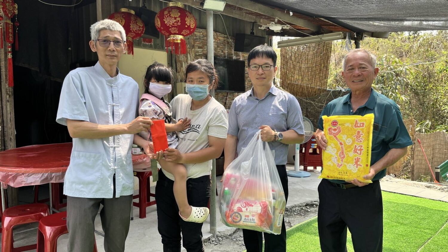 深山鐵皮屋撐起五口之家 單親母為孩子教育奔波不懈 妙善觀音慈善會雪中送炭 深山鐵皮屋撐起五口之家 單親母為孩子教育奔波不懈 妙善觀音慈善會雪中送炭