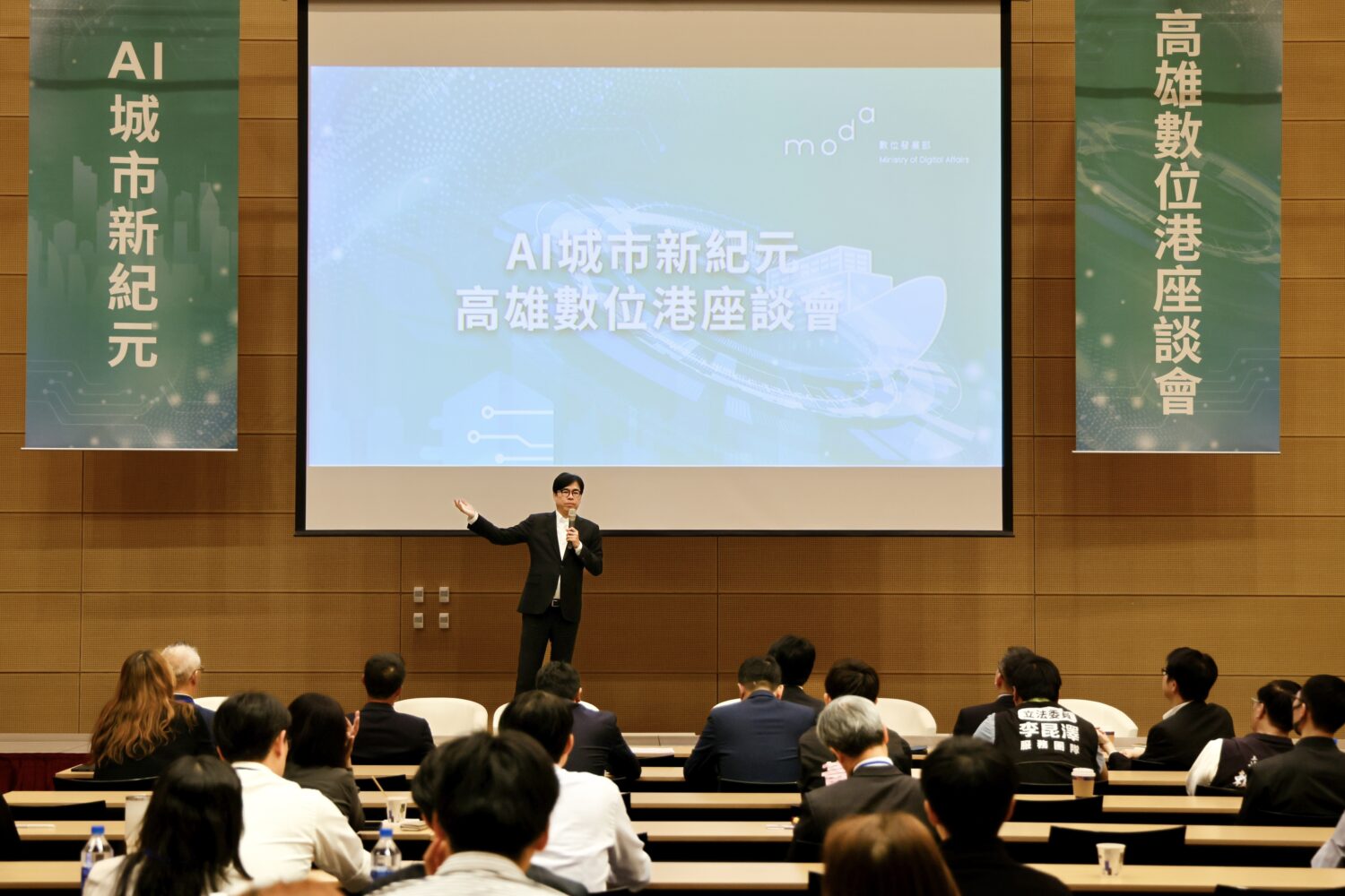 陳其邁出席「高雄數位港及人工智慧發展產業交流座談會」 AI創新應用服務是高雄接軌國際的新契機