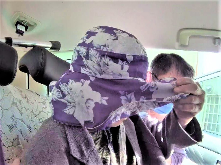 散步身體不適  興安警助老夫婦返家