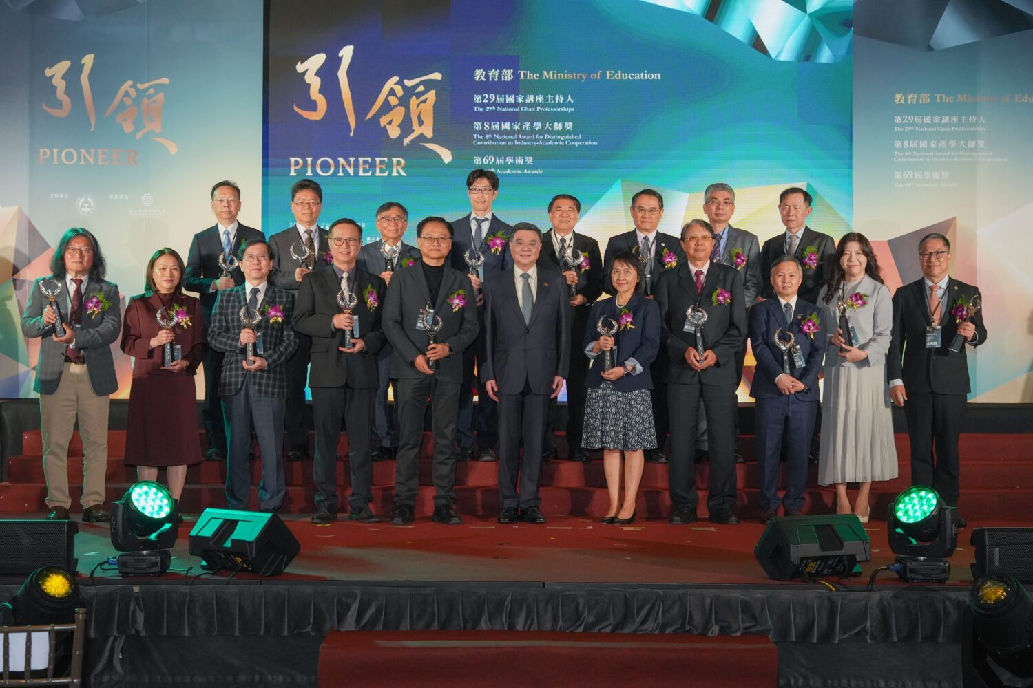 高醫大校長余明隆榮獲教育部學術獎　C型肝炎研究成果獲各界肯定