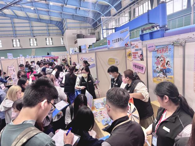 竹縣府攜手明新科大徵才  挺青年就業接軌職場