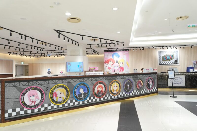 ▲動漫主題餐廳MyAnime Café即日起至4.9，於高雄夢時代店推出最新《孤獨搖滾！》主題Café。（圖/高雄夢時代店提供）