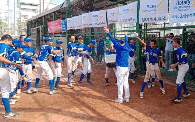 ▲五福國中確定封王後灑水慶祝。(圖/主辦單位提供)