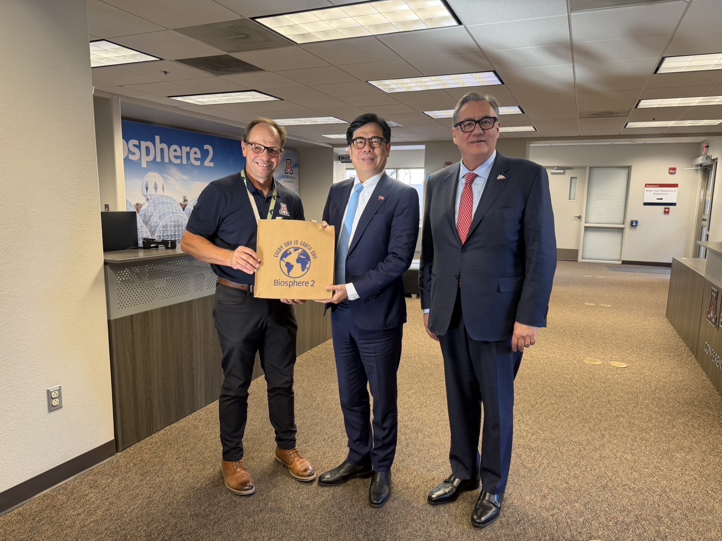 加速落實淨零減碳、生態城市建構理念 陳其邁率團參訪美國「Biosphere 2」氣候變遷生態研究設施