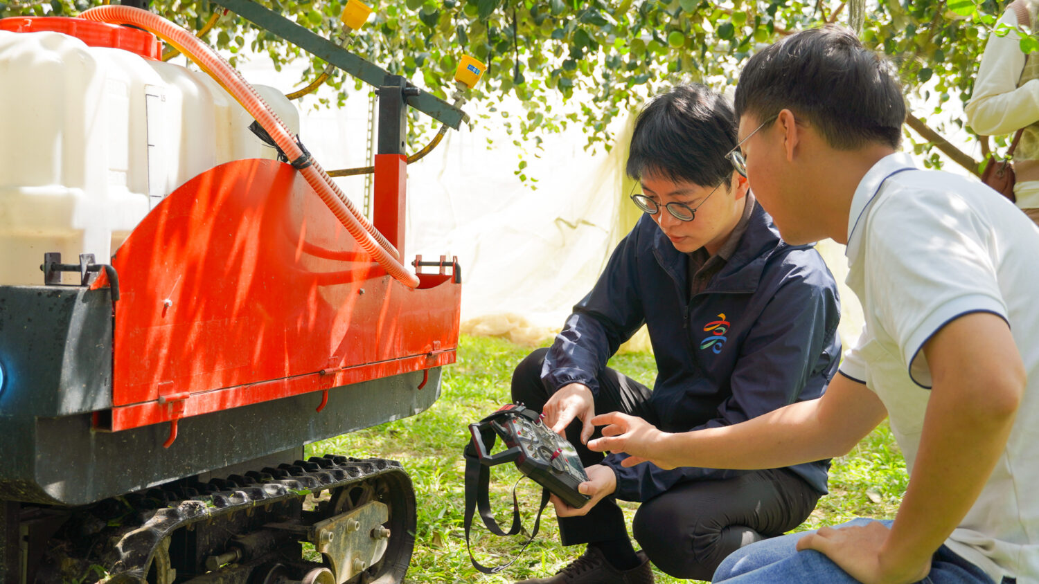 高雄青創科技力翻轉農作 「伊凌」智慧農機落地燕巢果園