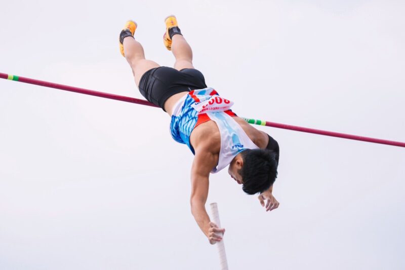 一躍破紀錄！高師大體育系吳彥翰5米50破全國　強勢進軍亞運