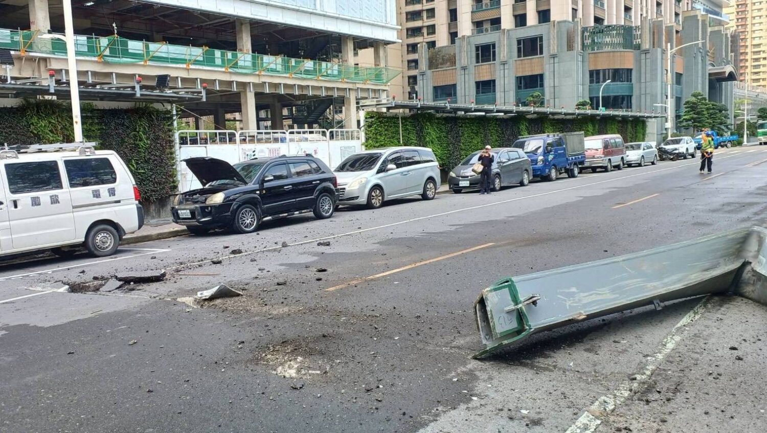 建築工地鋼構吊掛掉落事故　工務局會同勞檢處勒令停工並依法裁罰