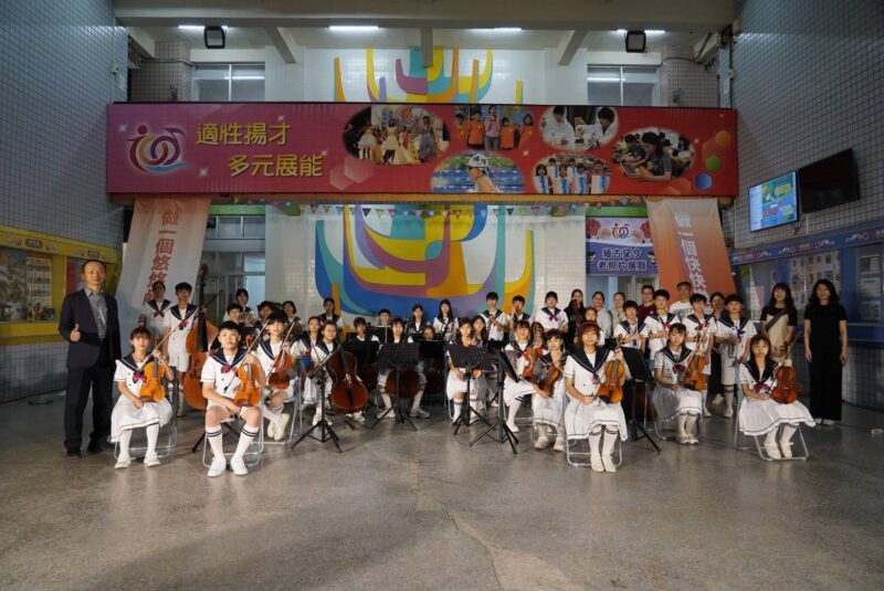 鹽埕在地人限定卡司 吸引破萬樂迷朝聖 社區媽媽團登大港開唱前夜祭！林強領銜「有塩人大舞台」