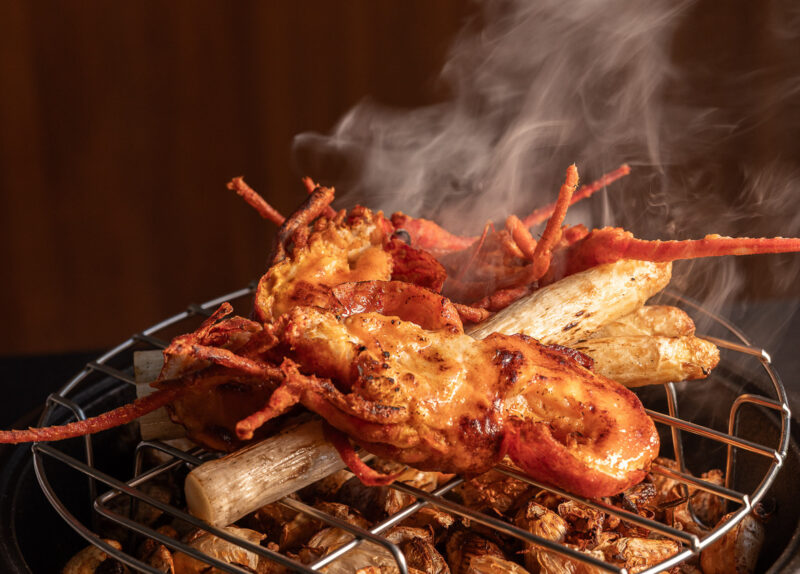 ▲Ukai-tei鐵板燒-軟殼龍蝦．大蒜美乃滋。（圖/然一酒店提供）