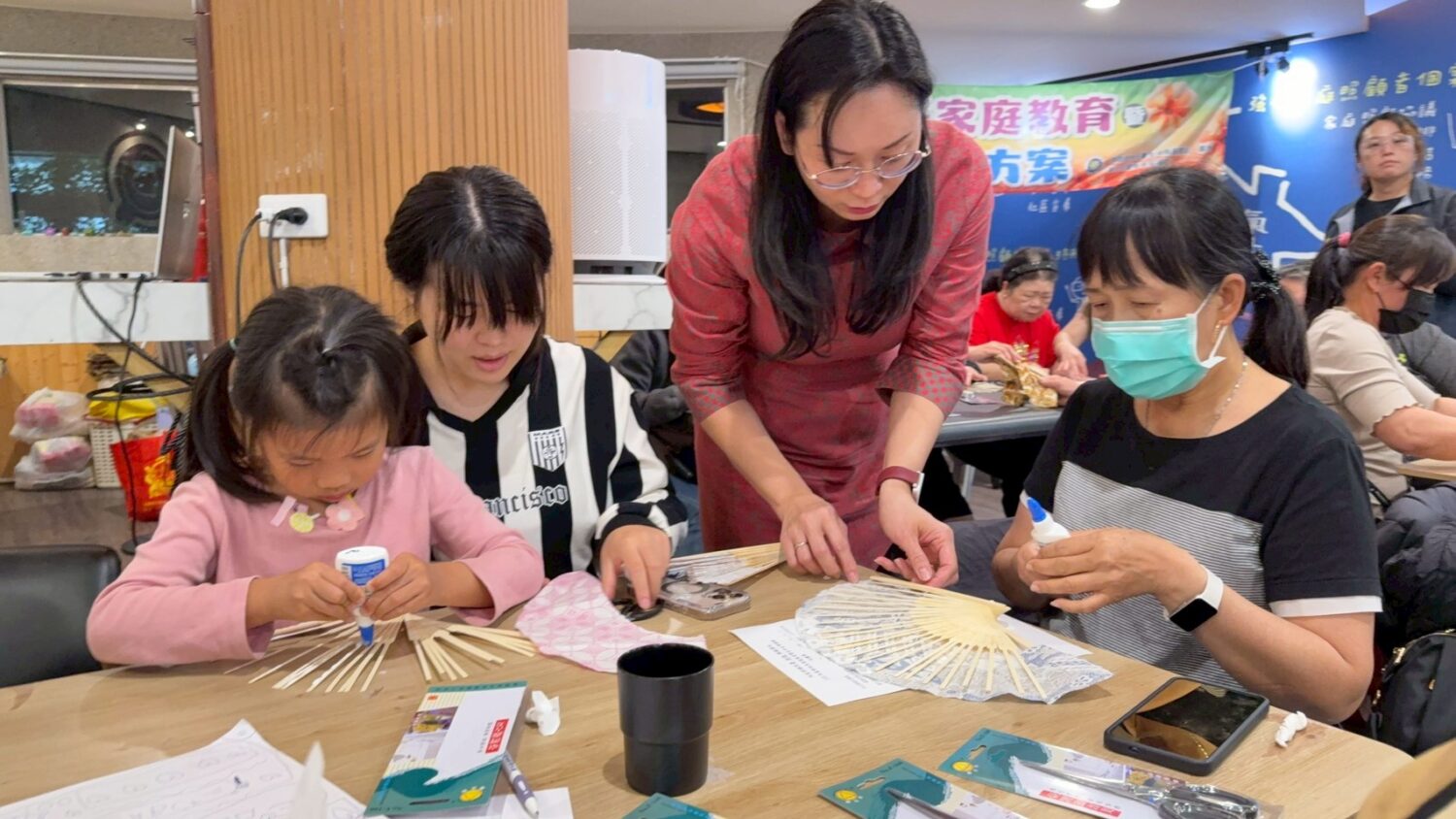 蠟染繪文化 移民署邀澎湖新住民體驗印尼之美 蠟染繪文化 移民署邀澎湖新住民體驗印尼之美